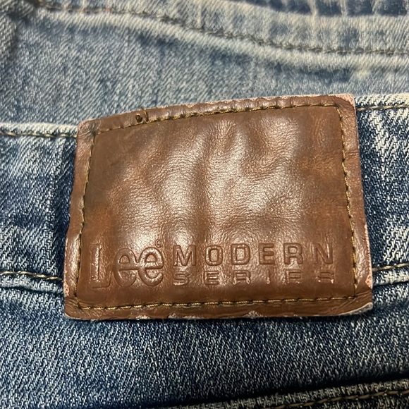 Lee L342 zipped jeans in a size 40x30. Very soft denim. - Picture 4 of 5